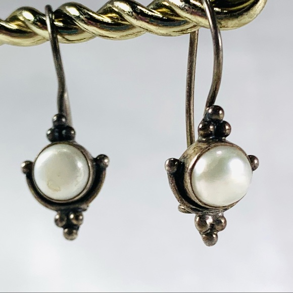 Boho style pearl dangle earring - Picture 3 of 7